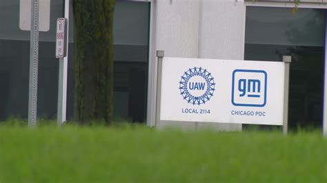 UAW strike expands to GM, Stellantis plants in suburbs